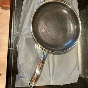 HexClad Hybrid Nonstick 10-Inch Frying Pan